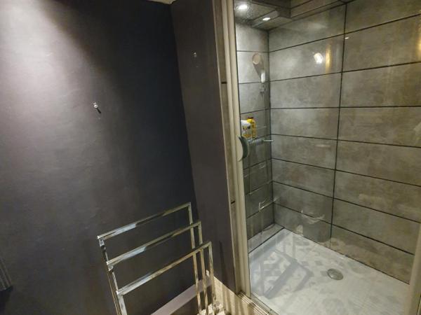 la Villa Mancelle : photo 9 de la chambre chambre double - vue sur jardin