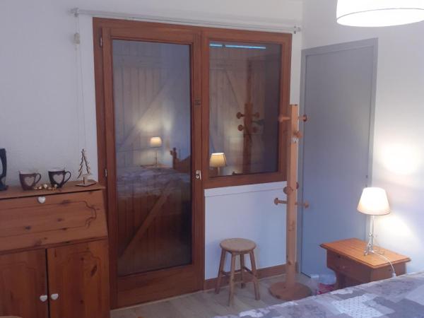 Chambre avec SdB, WC et entrée indépendantes pour les locataires : photo 4 de la chambre appartement - vue sur jardin