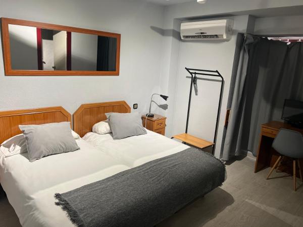 Hostal Arenal : photo 2 de la chambre chambre double ou lits jumeaux