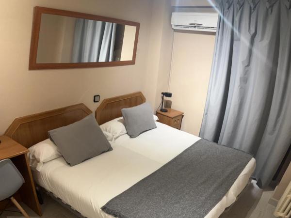 Hostal Arenal : photo 3 de la chambre chambre lits jumeaux