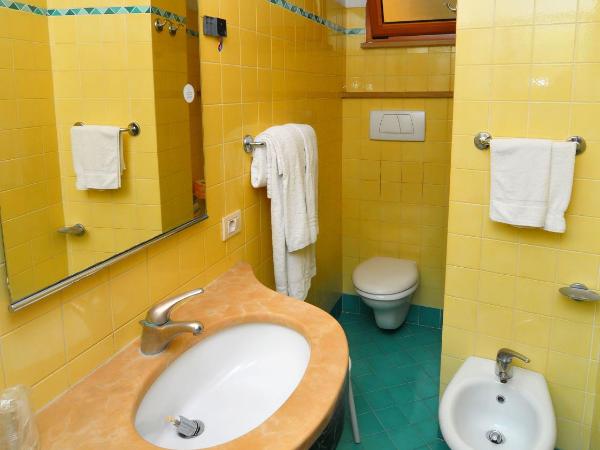 Hotel Tourist : photo 4 de la chambre chambre double classique avec balcon