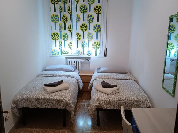 Affittacamere Pratello 97 : photo 9 de la chambre chambre lits jumeaux avec salle de bains commune