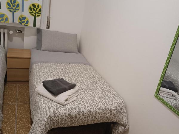 Affittacamere Pratello 97 : photo 8 de la chambre chambre lits jumeaux avec salle de bains commune