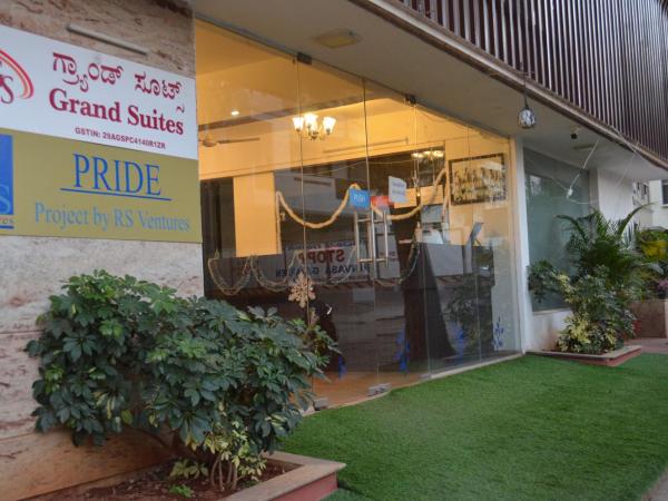 Grand Suites Yelahanka : photo 1 de la chambre chambre double deluxe avec balcon