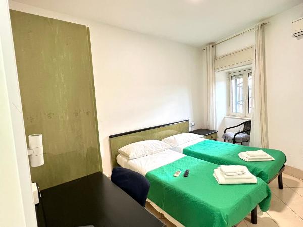 Hotel Como : photo 8 de la chambre chambre lits jumeaux