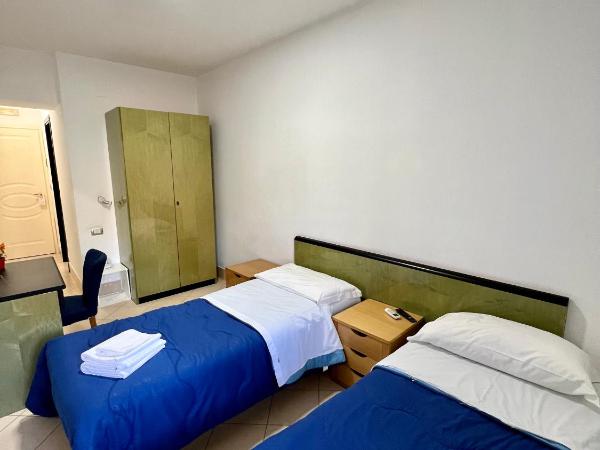 Hotel Como : photo 2 de la chambre chambre lits jumeaux