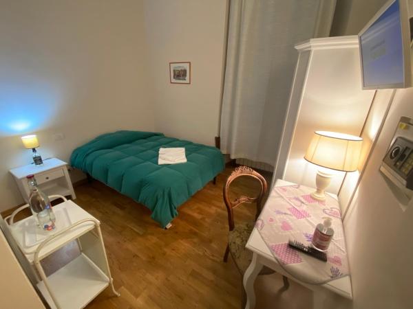 Relais Del Duomo : photo 1 de la chambre chambre simple avec petit lit double.