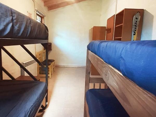Hostel Los Coihues : photo 2 de la chambre chambre quadruple standard