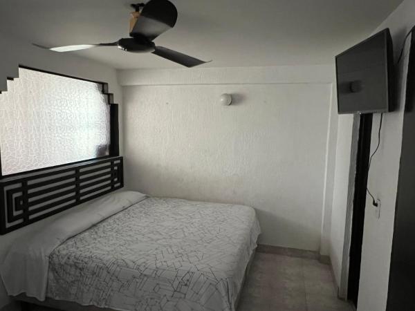 Hotel magallanes con cocineta 100 Metros de playa : photo 1 de la chambre chambre lits jumeaux avec salle de bains privative