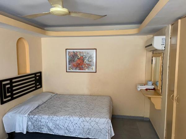 Hotel magallanes con cocineta 100 Metros de playa : photo 4 de la chambre chambre lits jumeaux avec salle de bains privative