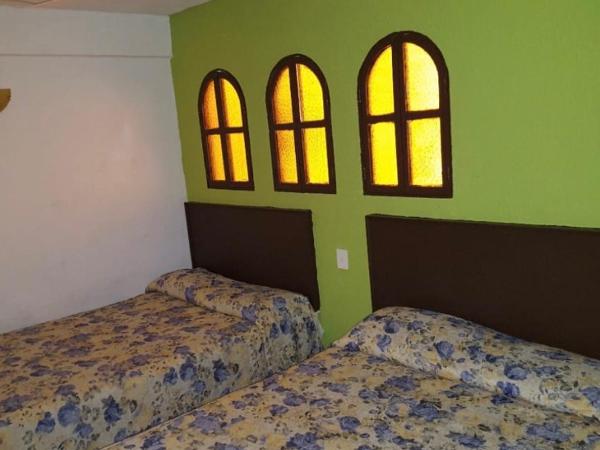 Hotel magallanes con cocineta 100 Metros de playa : photo 1 de la chambre chambre lits jumeaux