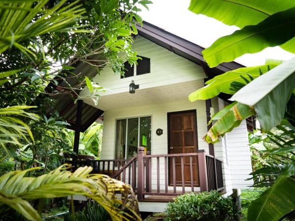 Lanta Andaleaf Bungalow - SHA Extra Plus : photo 10 de la chambre bungalow standard avec ventilateur