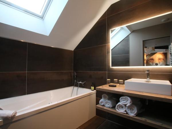 Les Loges Du Parc : photo 5 de la chambre chambre triple avec baignoire - renard - annexe