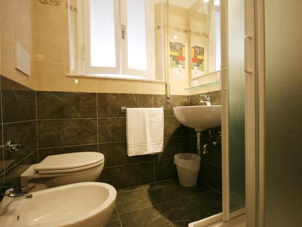 Hotel Amalfi : photo 6 de la chambre chambre quadruple