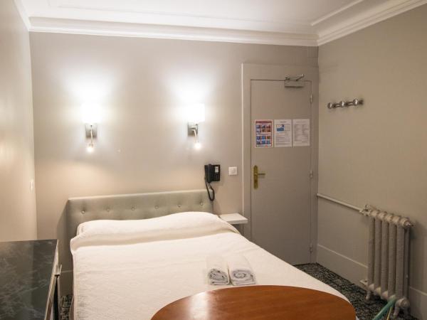 Port Royal Hotel : photo 1 de la chambre chambre double avec salle de bains et toilettes communes