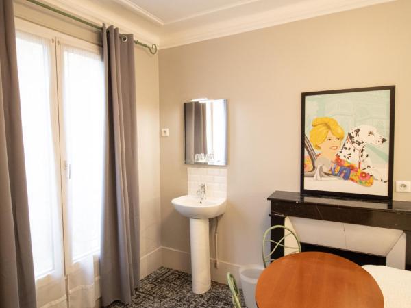 Port Royal Hotel : photo 2 de la chambre chambre double avec salle de bains et toilettes communes