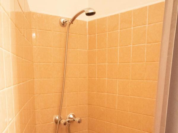 Port Royal Hotel : photo 4 de la chambre chambre double standard avec douche et toilettes privatives