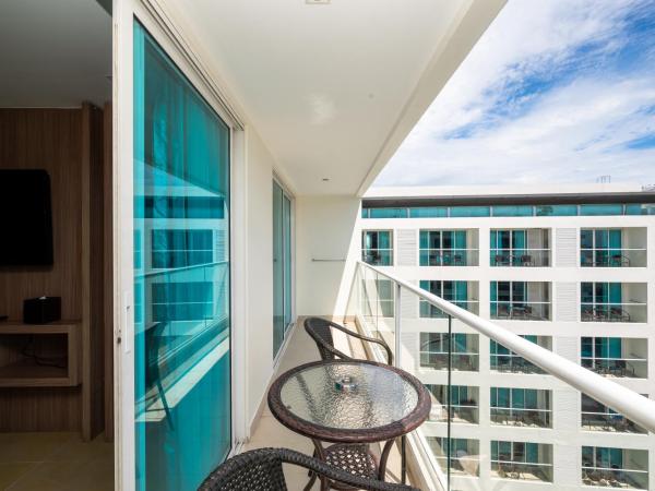 Centara Pattaya Hotel : photo 4 de la chambre hébergement lit king-size deluxe