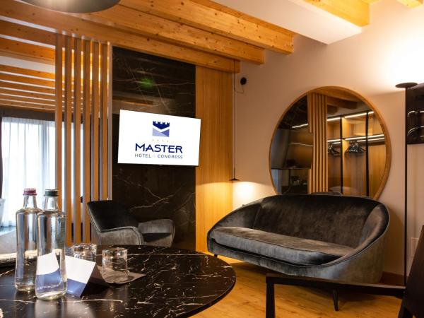 Hotel Master : photo 5 de la chambre suite lit king-size avec baignoire spa