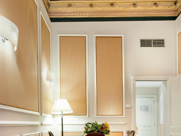 Catalonia Las Cortes : photo 4 de la chambre suite