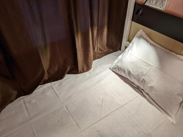 Guten Tag Kolkata : photo 5 de la chambre lit dans dortoir pour femmes de 6 lits