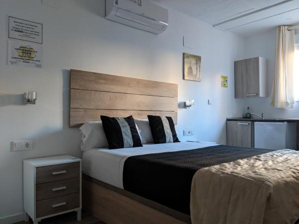 hostal olozaga : photo 5 de la chambre chambre double deluxe avec douche