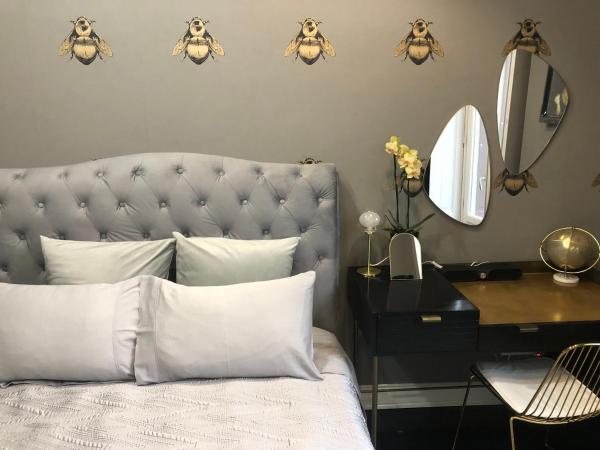 LIPPI 42 Guest House Villa with private garden : photo 9 de la chambre chambre double - vue sur jardin