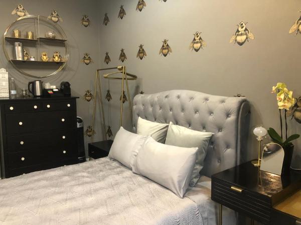 LIPPI 42 Guest House Villa with private garden : photo 8 de la chambre chambre double - vue sur jardin