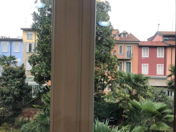 LIPPI 42 Guest House Villa with private garden : photo 5 de la chambre chambre double - vue sur jardin