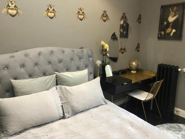 LIPPI 42 Guest House Villa with private garden : photo 3 de la chambre chambre double - vue sur jardin