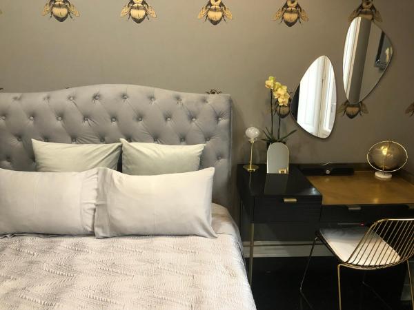 LIPPI 42 Guest House Villa with private garden : photo 2 de la chambre chambre double - vue sur jardin