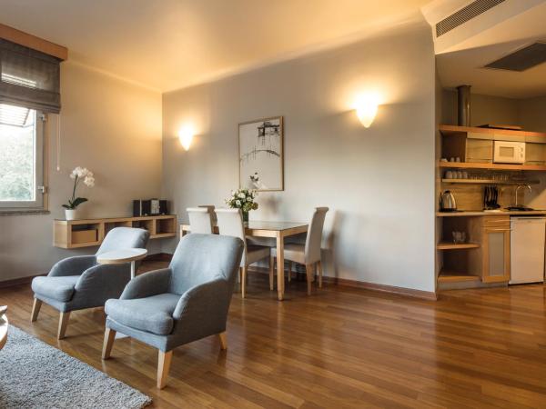 Taxim Suites Residences Istanbul : photo 7 de la chambre suite avenue - vue sur parc gezi