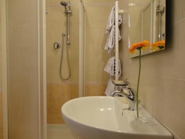 Hotel Sacro Cuore : photo 8 de la chambre chambre triple supérieure