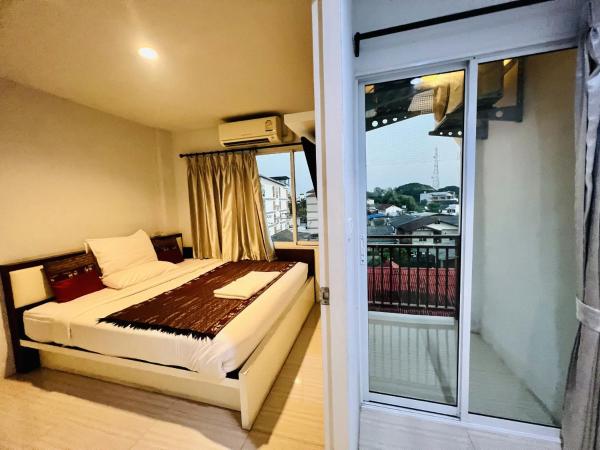 INN Kham Apartment : photo 1 de la chambre appartement avec balcon