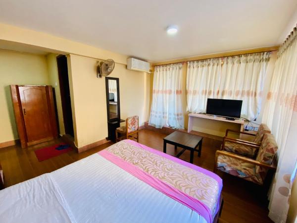 Hotel Vajra Inn & Apartments : photo 5 de la chambre suite - vue sur montagne