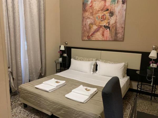 Domus La Foce Hotel Self check in : photo 4 de la chambre chambre double ou lits jumeaux avec salle de bains privative