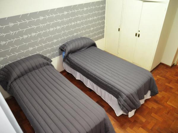 HOSTEL KUYUK : photo 2 de la chambre chambre double ou lits jumeaux avec salle de bains commune