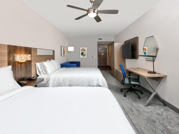 Holiday Inn Express & Suites North Dallas at Preston, an IHG Hotel : photo 2 de la chambre suite avec 2 lits queen-size
