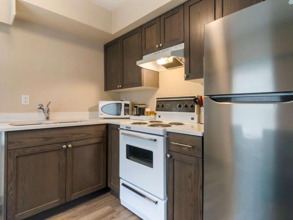 Best Western Premier Aberdeen Kamloops : photo 3 de la chambre chambre lit king-size avec kitchenette - non-fumeurs