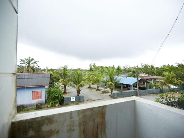 Mawar Villa, Batu Hitam : photo 4 de la chambre chambre double deluxe avec balcon