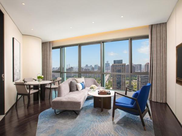 HUALUXE Shanghai Changfeng Park, an IHG Hotel : photo 1 de la chambre one-bedroom suite with living area on mid floor - non-smoking