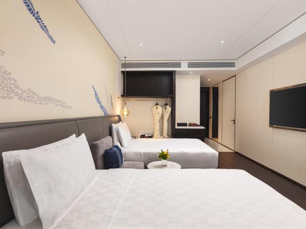 HUALUXE Shanghai Changfeng Park, an IHG Hotel : photo 2 de la chambre double room with mobility accessible roll in shower