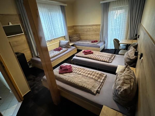 Hotel Pension Pamina : photo 1 de la chambre chambre triple