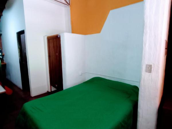 OlasHostel : photo 2 de la chambre chambre quadruple avec salle de bains commune