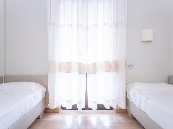 Hotel Calabona : photo 3 de la chambre chambre quadruple avec balcon 