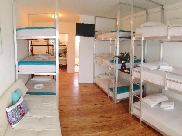 Bikini Hostel, Cafe & Beer Garden : photo 1 de la chambre lit dans dortoir mixte de 9 lits