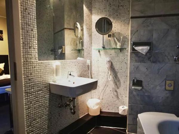 ALFA Hotel : photo 2 de la chambre deluxe doppelzimmer - hofseite