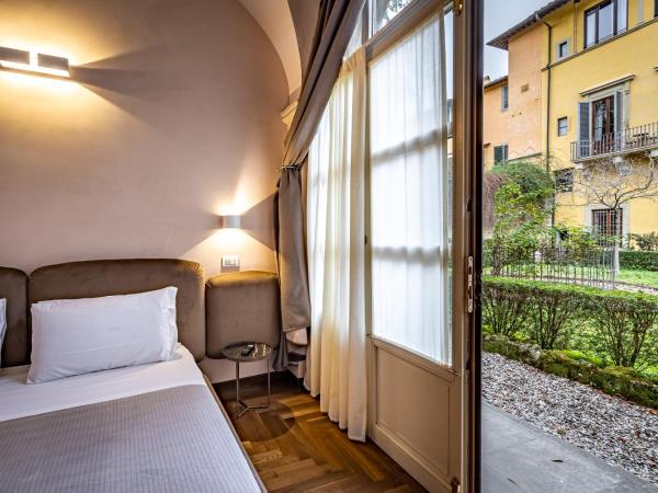 Hotel La Scaletta al Ponte Vecchio : photo 5 de la chambre chambre double - vue sur jardin