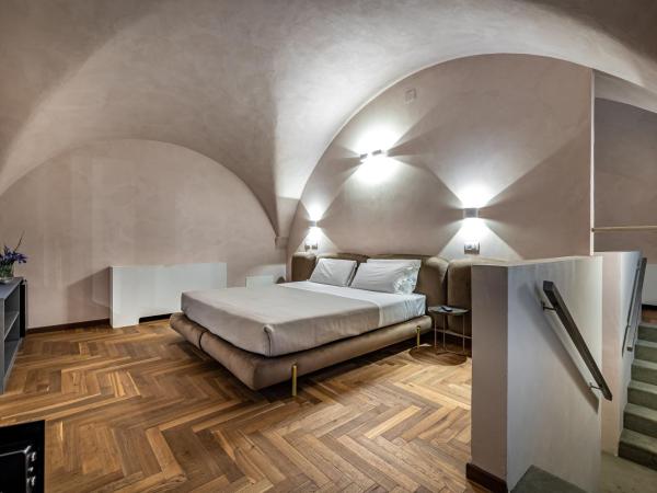 Hotel La Scaletta al Ponte Vecchio : photo 1 de la chambre suite deluxe avec baignoire spa