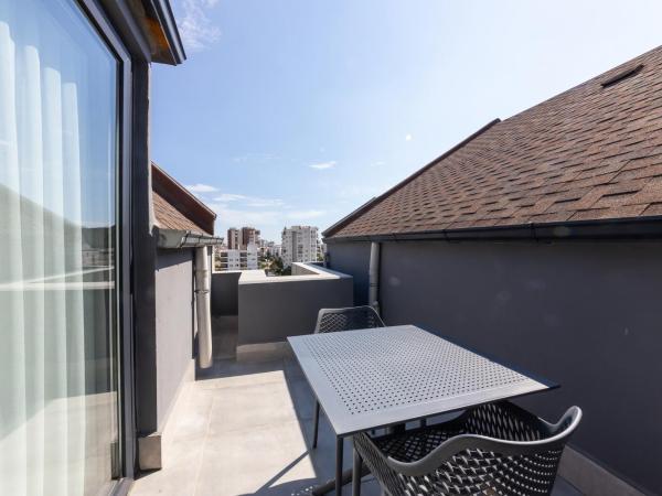 BİSUİTES : photo 1 de la chambre chambre double ou lits jumeaux supérieure - vue sur montagnes